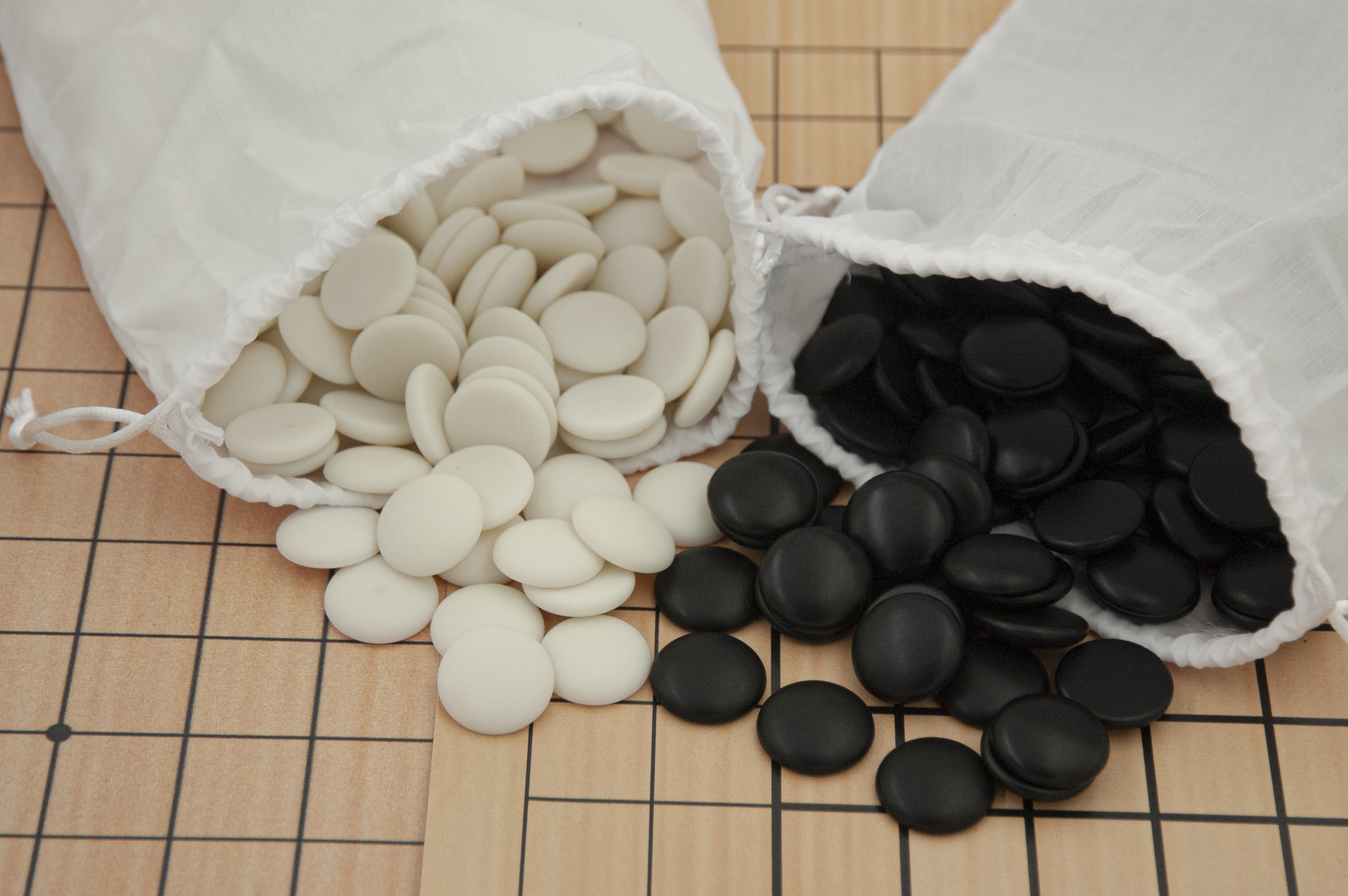 Set De Go 3 En 1 Para Principiantes – Tablero De Cartón Plegable 19x19, 13x13 Y 9x9, Piedras Convexas De Plástico, Incluye Instrucciones En 3 Idiomas